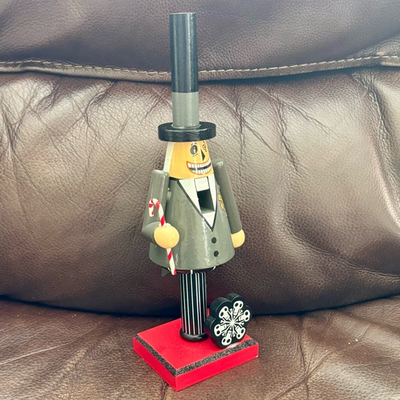 The Mayor with Candy Cane Wooden Nutcracker Disney A Nightmare Before Christmas - Picture 15 of 15